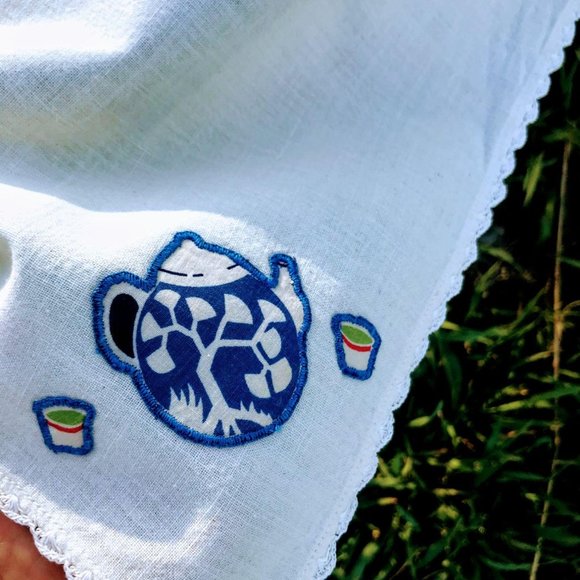 Vintage Tablecloth with Napkins Applique Teapots - Picture 8 of 8